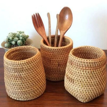 Cesta rústica de ratán para guardar cubiertos y utensilios 